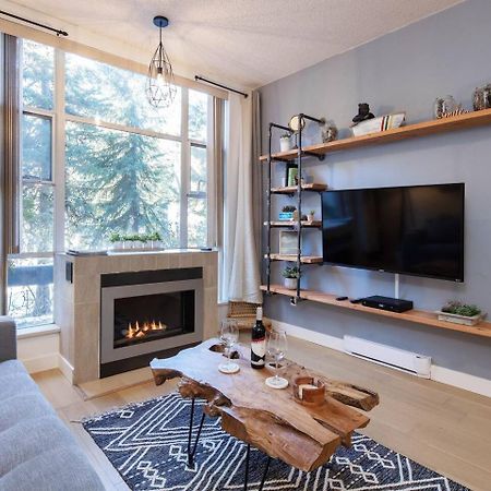 Newly Renovated Ski In Out W Pool 2 Hot Tubs Whistler Buitenkant foto