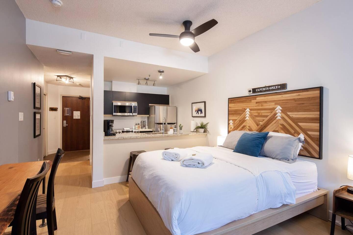 Newly Renovated Ski In Out W Pool 2 Hot Tubs Whistler Buitenkant foto