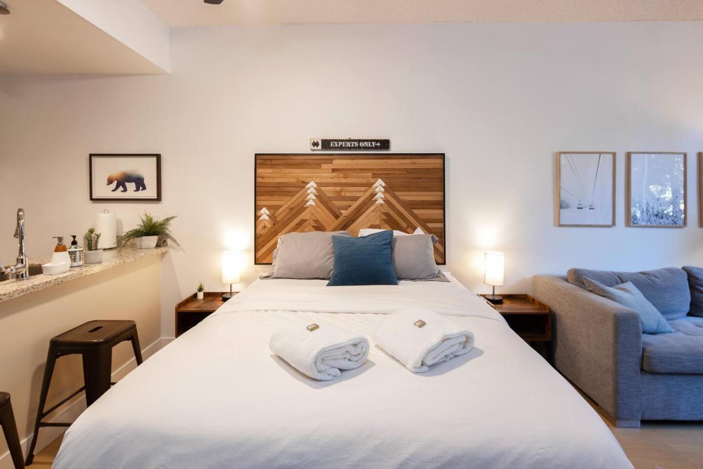 Newly Renovated Ski In Out W Pool 2 Hot Tubs Whistler Buitenkant foto