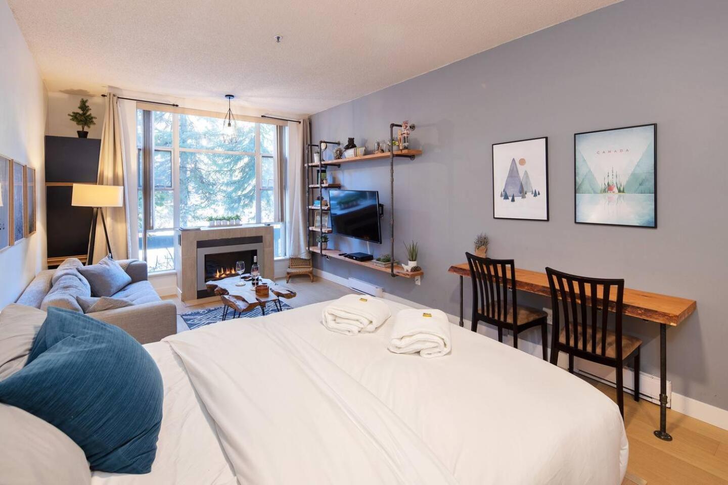 Newly Renovated Ski In Out W Pool 2 Hot Tubs Whistler Buitenkant foto