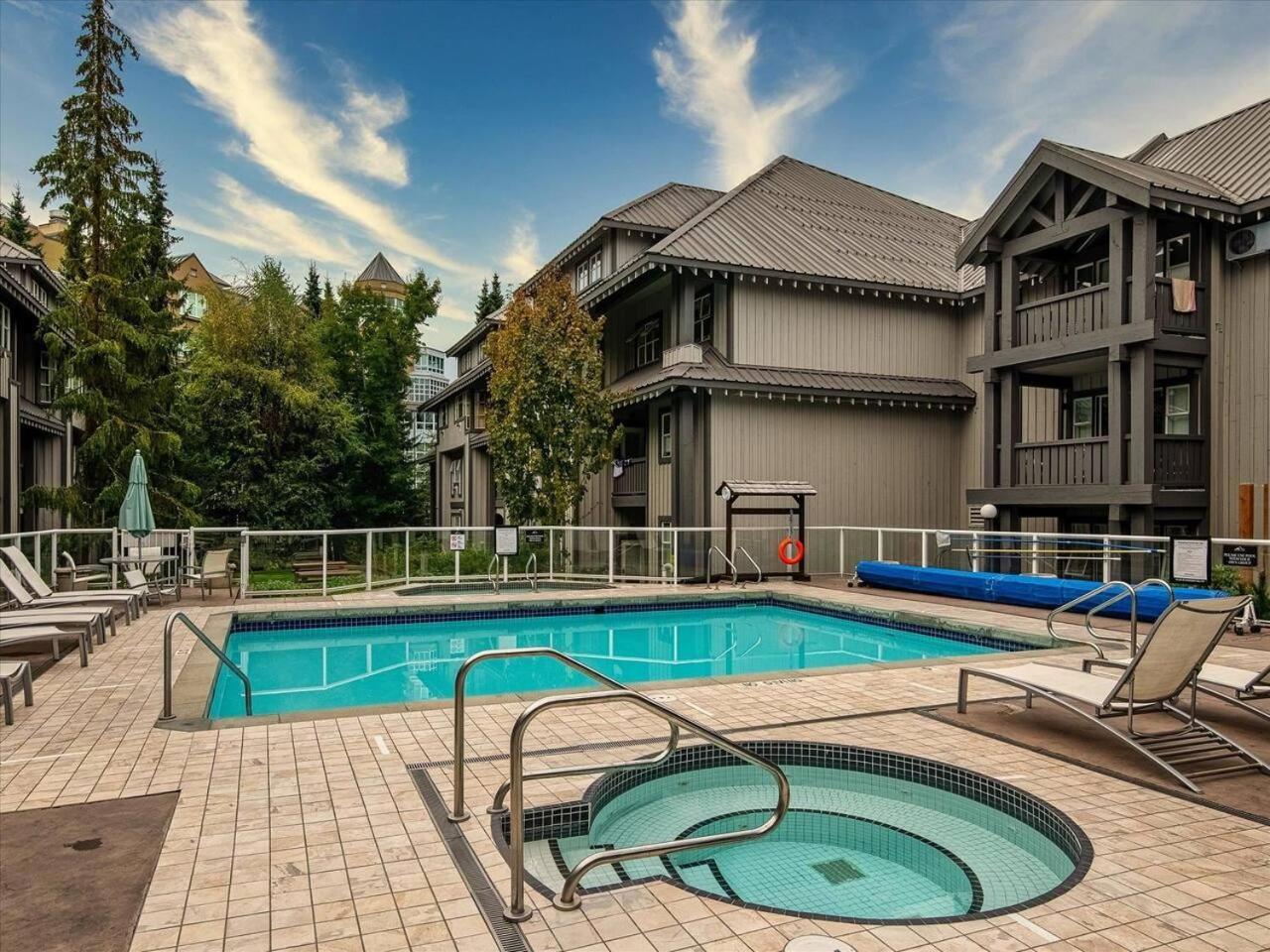 Newly Renovated Ski In Out W Pool 2 Hot Tubs Whistler Buitenkant foto